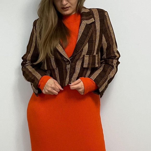 Jackets & Blazers - Brown tweed button up crop blazer